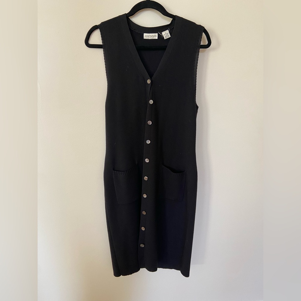 Ann Taylor- Black sweater vest- M